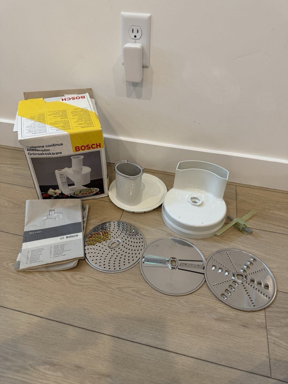Bosch MUZ 4 DS2 Continuous Slicer/Shredder Attachment White for Compact Mixer